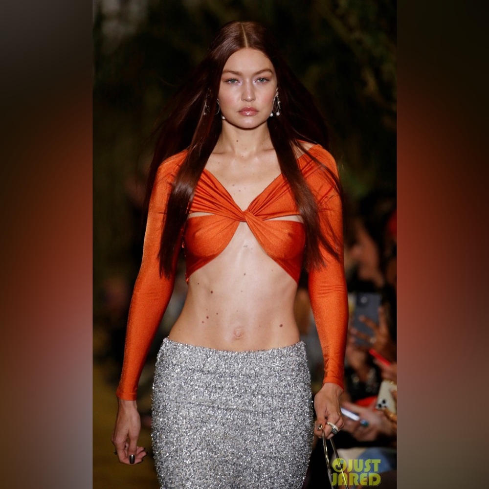 Twisted Cut-Out COPENI Top